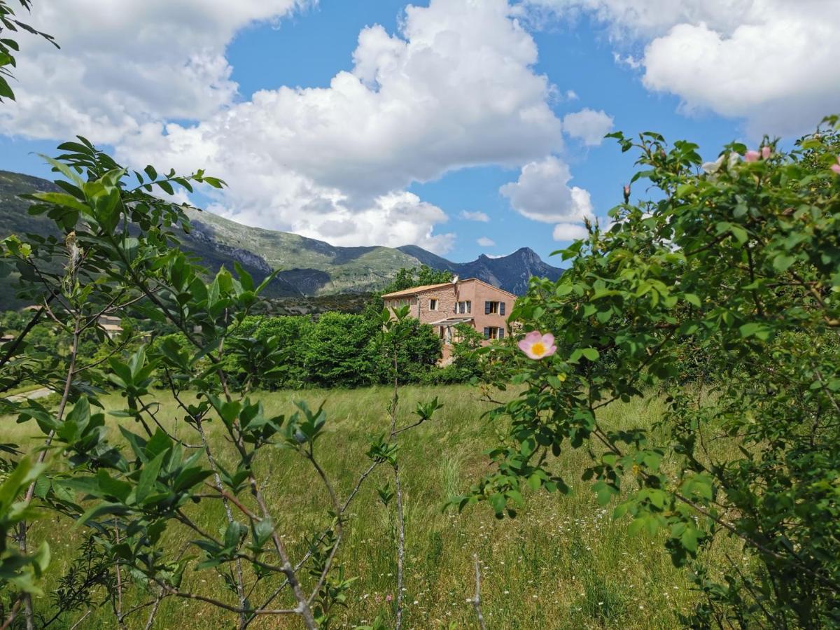 La Peyregoune, Logement En Pleine Nature Et Table D'Hotes Blieux Exterior foto